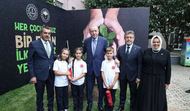 Milletvekili Gürcan Cumhurbaşkanı Erdoğan ile fidan dikti