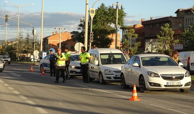 Komşuda 3 araçlı zincirleme kaza: Yaralılar hastaneye kaldırıldı
