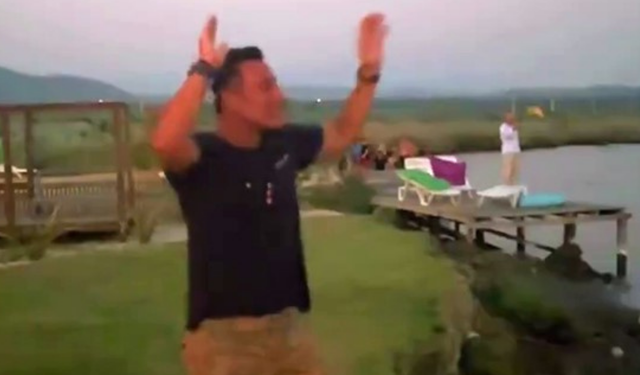 Tekne turunda Mustafa Sandal dinleyenler karşılarında görünce inanamadı