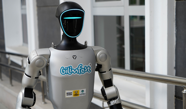 Türkiye'de bir ilk... İnsansı robot nüfusa kaydettirildi