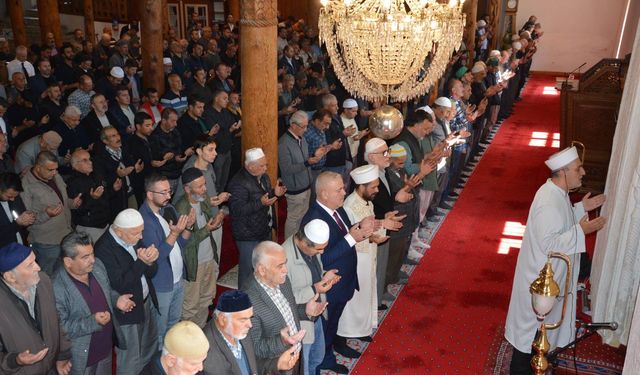 Sivrihisar'da vatandaşlar yağmur duasında bir araya geldi