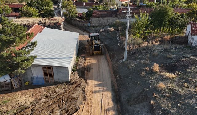 Sivrihisar'da zemin düzeltme ve yol genişletme çalışmaları yapıldı