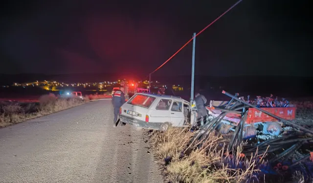 Komşuda korkunç kaza! Borular otomobil camını deldi: 2 ağır yaralı