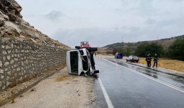 Komşuda kontrolden çıkan kamyonet devrildi: 1 yaralı