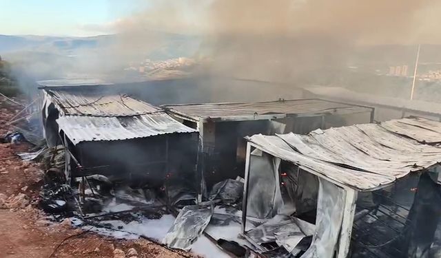 Komşuda korku dolu anlar! 40 işçinin kaldığı konteynerler alev alev yandı