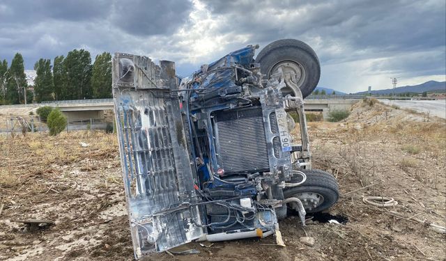 Bilecik'te kontrolden çıkan tanker devrildi