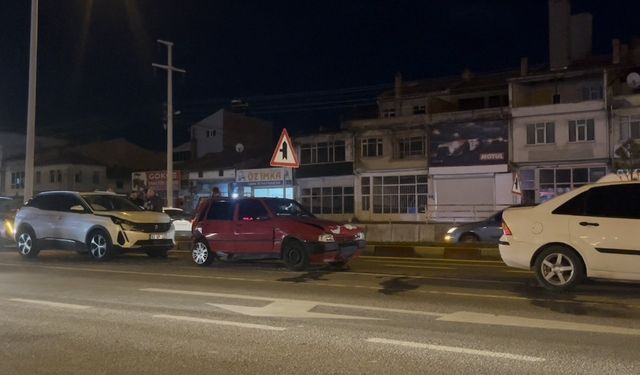 Kütahya'da 4 aracın karıştığı zincirleme kaza kamerada