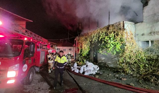 Eskişehir'in komşusunda 2 katlı binada çıkan yangın korkuttu