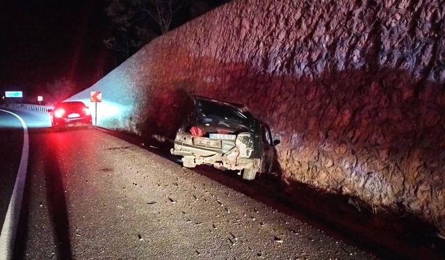 Komşuda otomobil istinat duvarına çarptı: 1 yaralı