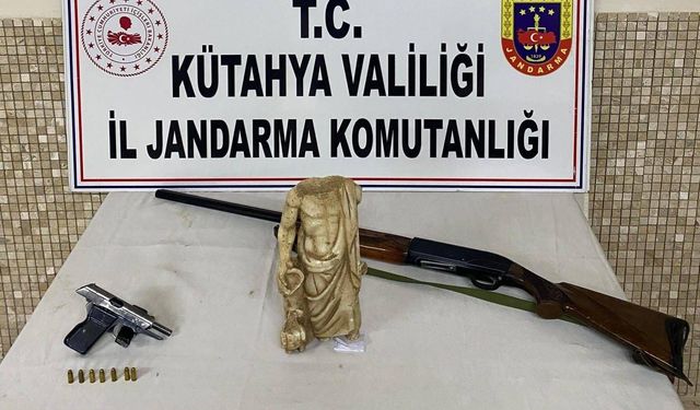 Komşuda tarihi eser operasyonu: Milattan önce 5. yüzyıla ait heykel ele geçirildi