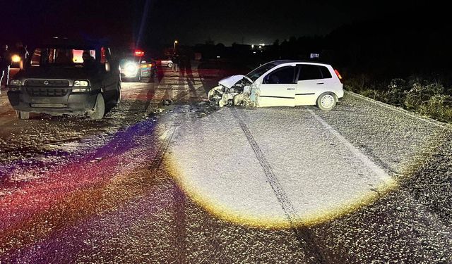 Komşuda otomobiller birbirine girdi: 4 yaralı