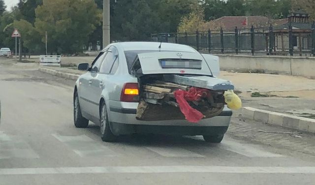 Eskişehir'de trafiği tehlikeye atan olay: Bagajında kereste ile seyahat etti