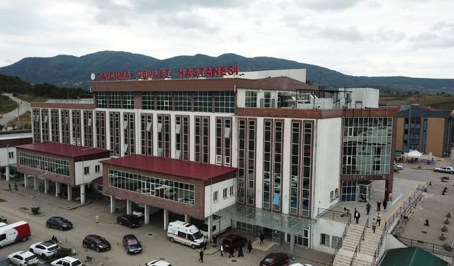 Karın ağrısıyla gittiği hastanede hamile olduğu ortaya çıktı: 16 yaşındaki genç kız doğum yaptı