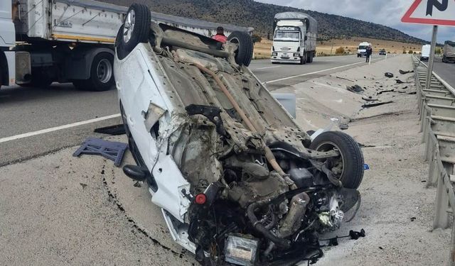 Kaza yapan araçtan fırlayan teker başka bir araca çarparak kazaya neden oldu