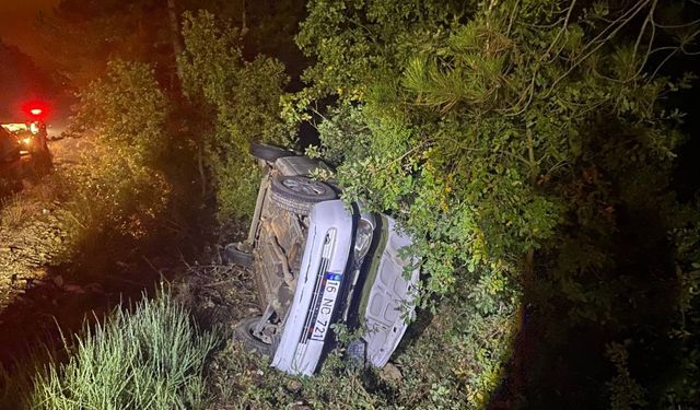 Komşuda kaygan yol kazaya neden oldu: Şarampole uçan araçtan 3 yaralı çıktı