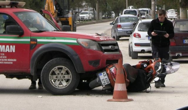 Komşuda pikap motosikletle çarpıştı: 1 yaralı
