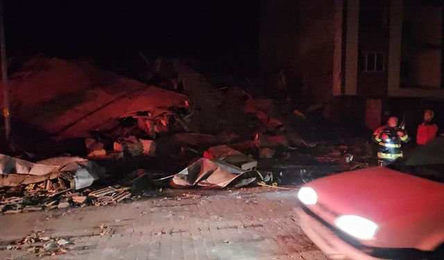 Enkaz haberi geldi: 6.1’lik depremde üç bina yıkıldı