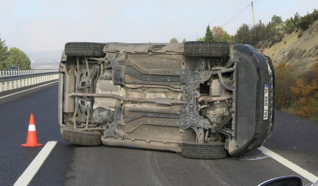 Komşuda otomobil devrildi: 1 yaralı