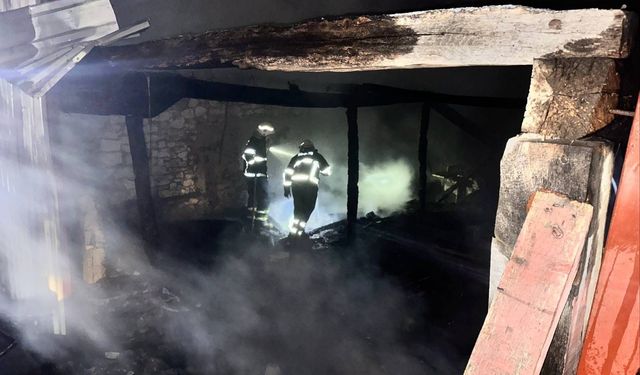 Marangoz atölyesinde yangın: Alevler bir anda büyüdü