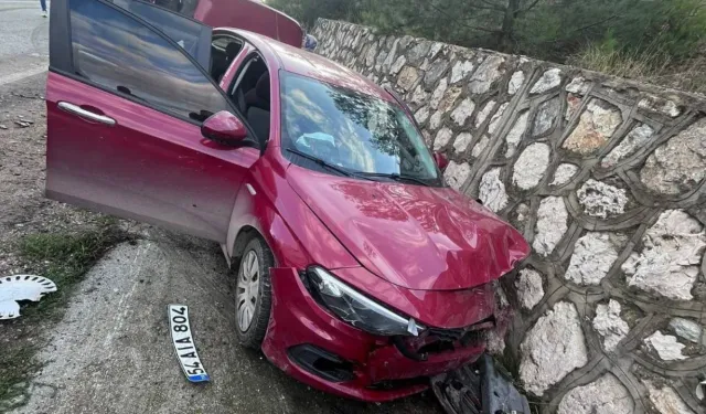 Bilecik'te 2 otomobil kafa kafaya çarpıştı: 4 yaralı