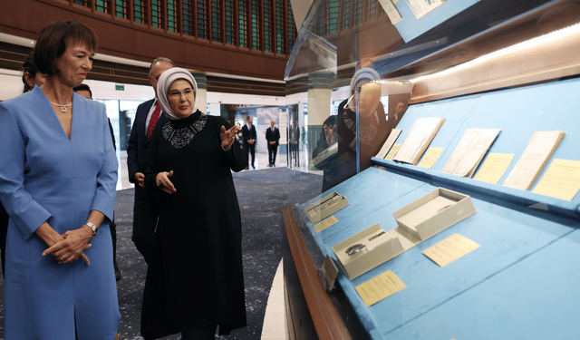 Lider eşleri, "Arkeolojinin Altın Çağı Sergisi"ni gezdi