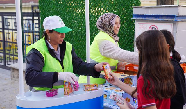 Eskişehir'de ilköğretim öğrencileri için başlatılan beslenme desteği devam ediyor