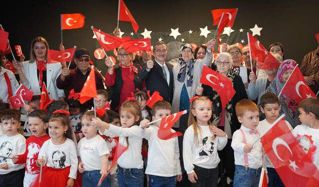 Tepebaşı'nda Cumhuriyet’in 102. yılı minikler ve büyüklerin ortak sevinciyle kutlandı