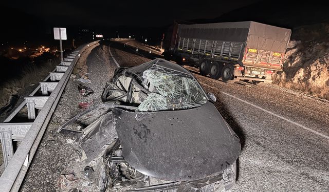 Komşuda yol savaş alanına döndü: 1'i ağır 4 yaralı