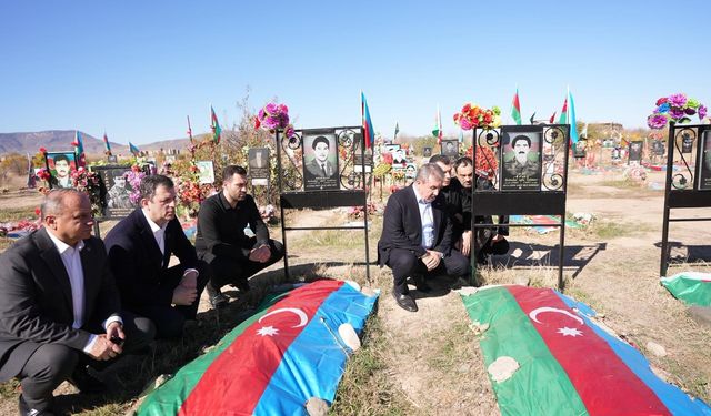 BBP Genel Başkanı Mustafa Destici, Ağdam’da şehitlikleri ziyaret etti