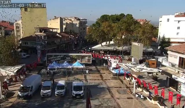 4.9 büyüklüğündeki deprem anı kameralara yansıdı