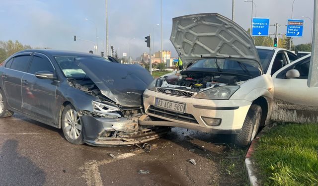 Komşudaki kazada 2 otomobil çarpıştı: 1 yaralı