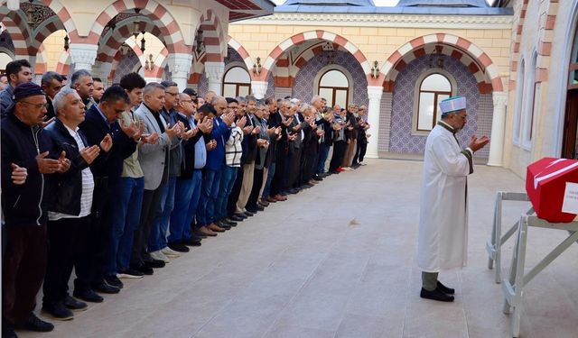 Komşuda emekli polis gözyaşlarıyla son yolculuğuna uğurlandı