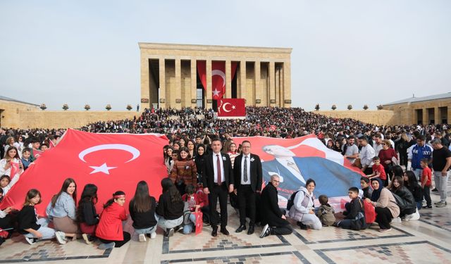 Başkan Dökmeci ve Sivrihisarlı gençlerden 10 Kasım’da Anıtkabir’e anlamlı ziyaret