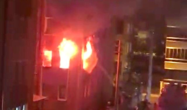 Komşuda yangın! 1'i bebek 5 kişi alevlerin içinden kurtarıldı