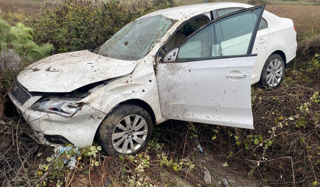 Bilecik'te kontrolden çıkan otomobil yoldan çıktı: 2 yaralı