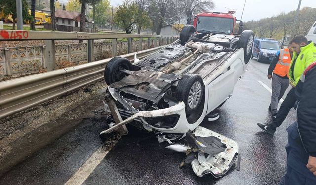 Komşuda kontrolden çıkan otomobil takla attı