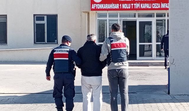 Polis adrese baskın yaptı: Uyuşturucu peçetelerle birlikte yakalandı