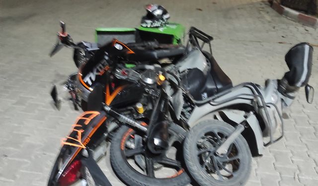 Komşuda motosikletler kafa kafaya kaza yaptı: 2 yaralı