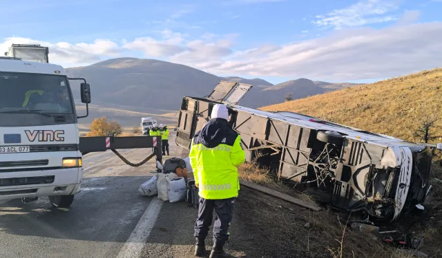 Komşuda otobüs kazasında hayatını kaybedenlerin kimlik tespit çalışmaları sürüyor