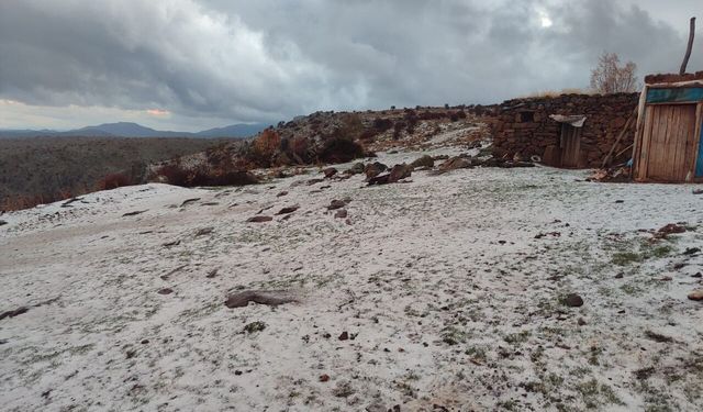 Eskişehir'in komşusuna kar yağdı: Beyaz örtüyle kaplandı