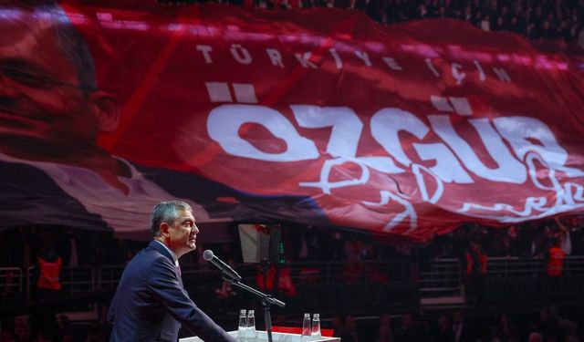 Özgür Özel yeniden CHP'nin genel başkanı seçildi