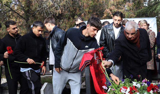 Sinan Alağaç kabri başında anıldı