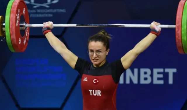 Milli halterci Aysel Özkan 3 altın madalya kazandı