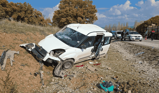 Komşuda takla atan otomobil parçalandı: 1 yaralı