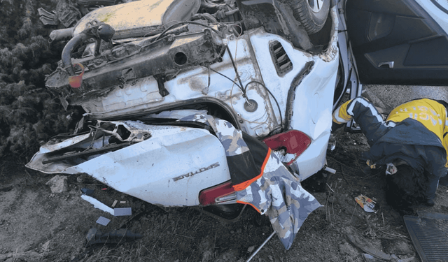 Komşuda takla atan otomobil can aldı: 2'si çocuk 3 yaralı