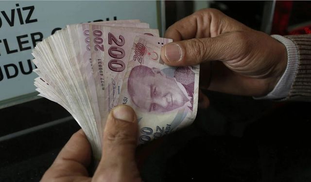 Komşuda örnek davranış: Kuyumcunun fazladan verdiği 150 bin lirayı iade etti