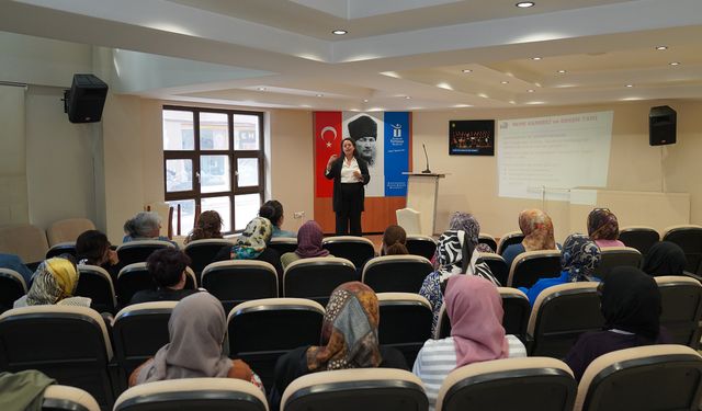 Eskişehir'de 250 kadın sağlık sorunları hakkında bilgilendirildi