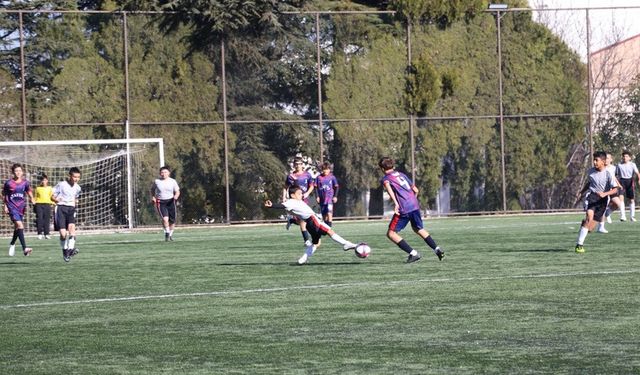 Futbol becerilerini sergiliyorlar: Eskişehir'de Yıldız Erkek Futbol Müsabakaları başladı