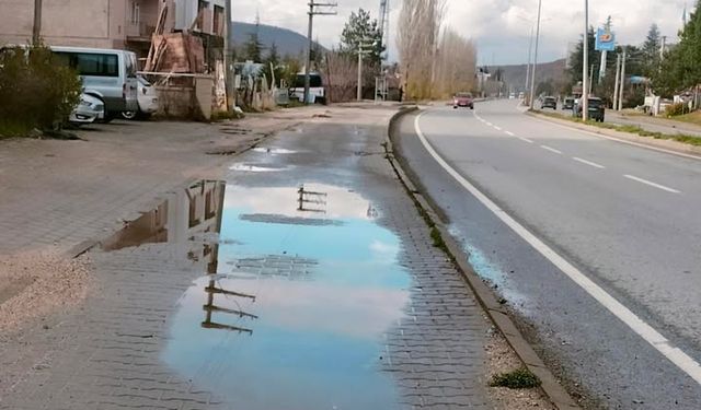Eskişehir'de bakımsız kaldırımlar tepki çekiyor
