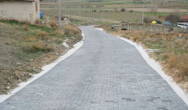Demirci Mahallesi'nde yol yenileme çalışmaları devam ediyor